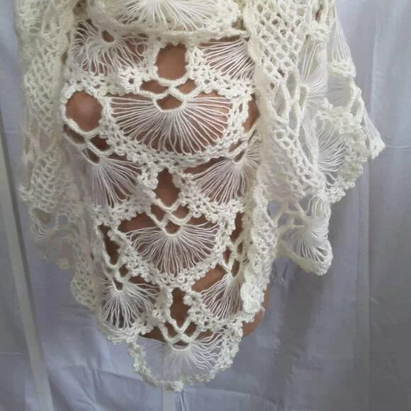 Handmade Crochet Lace Shawl Ivory Wrap - Picture 4 of 6